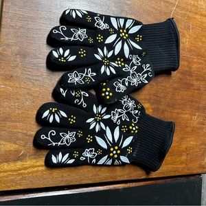 Temptations oven mitts